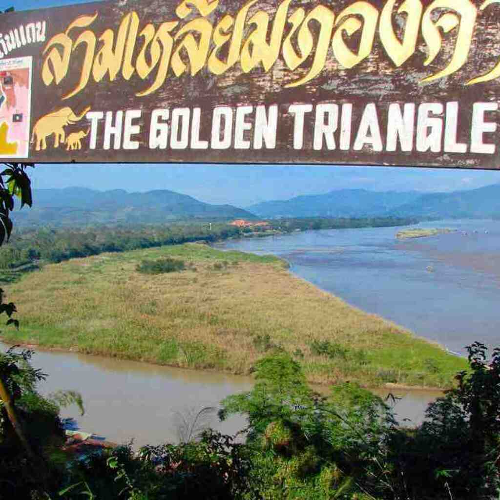 Motorradreisen Thailand Tourtag Flussüberquerungen Tempel